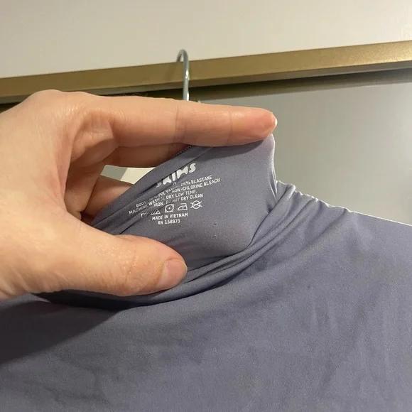 Skims mock neck long-sleeve top in a periwinkle size medium - Picture 5 of 6